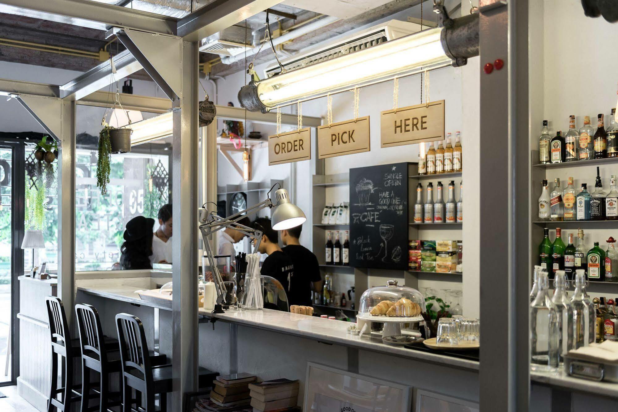 Good One Poshtel & Cafe Bar Hostel Bangkok Kültér fotó